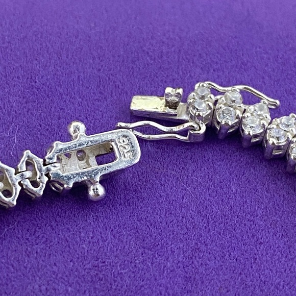 💛 Elegant Sterling Silver Marquise CZ Tennis Bracelet - Picture 3 of 6